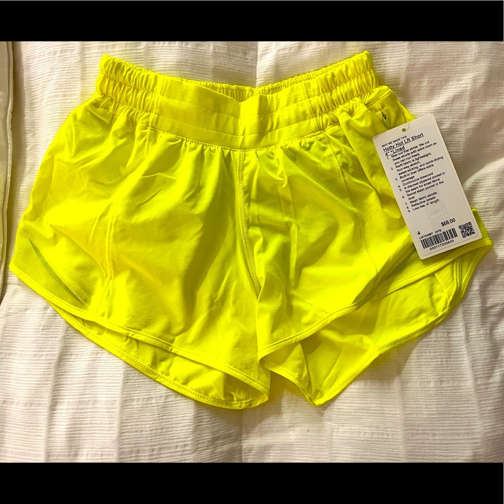 Lululemon Hotty Hot LR Shorts 4” Lined. SIZE 4